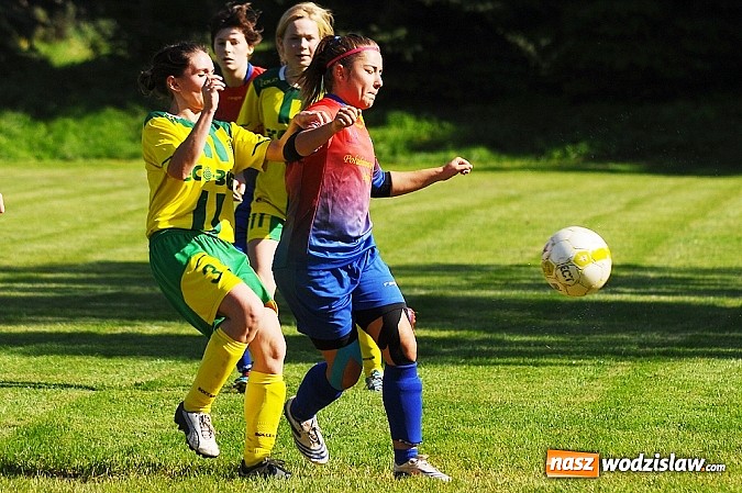 Zdjęcie w galerii na portalu naszwodzislaw.com: Dziewczyny z SWD rozbiły UKS Gamów wiadomości z regionu