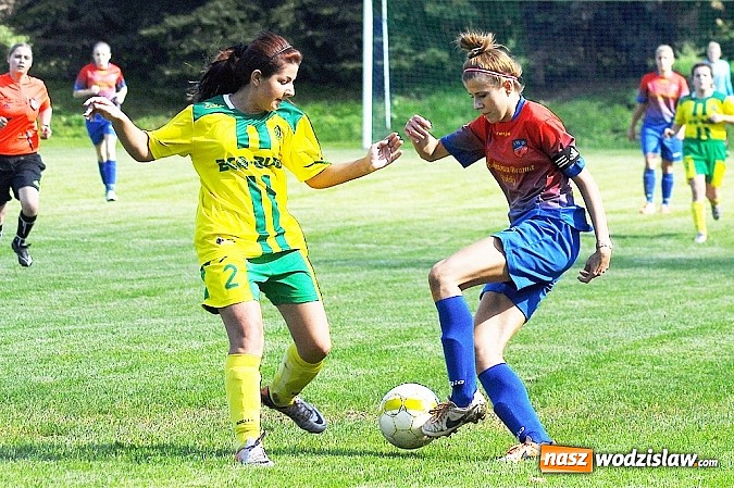 Zdjęcie w galerii na portalu naszwodzislaw.com: Dziewczyny z SWD rozbiły UKS Gamów wiadomości z regionu
