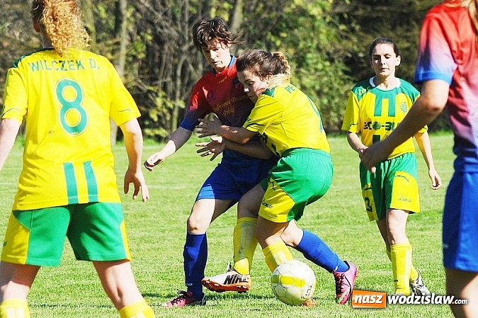 Zdjęcie w galerii na portalu naszwodzislaw.com: Dziewczyny z SWD rozbiły UKS Gamów wiadomości z regionu