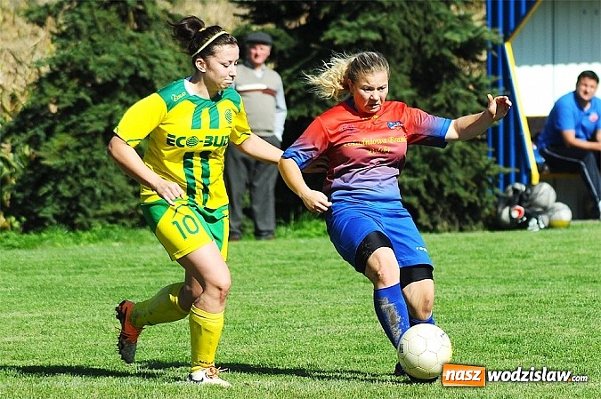 Zdjęcie w galerii na portalu naszwodzislaw.com: Dziewczyny z SWD rozbiły UKS Gamów wiadomości z regionu