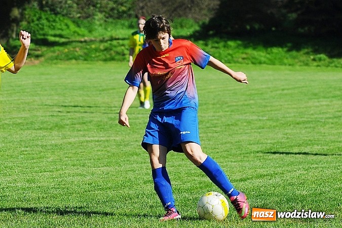 Zdjęcie w galerii na portalu naszwodzislaw.com: Dziewczyny z SWD rozbiły UKS Gamów wiadomości z regionu