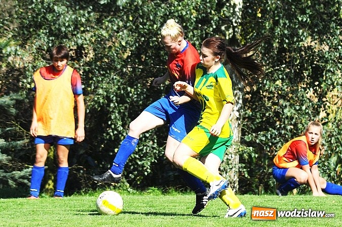 Zdjęcie w galerii na portalu naszwodzislaw.com: Dziewczyny z SWD rozbiły UKS Gamów wiadomości z regionu
