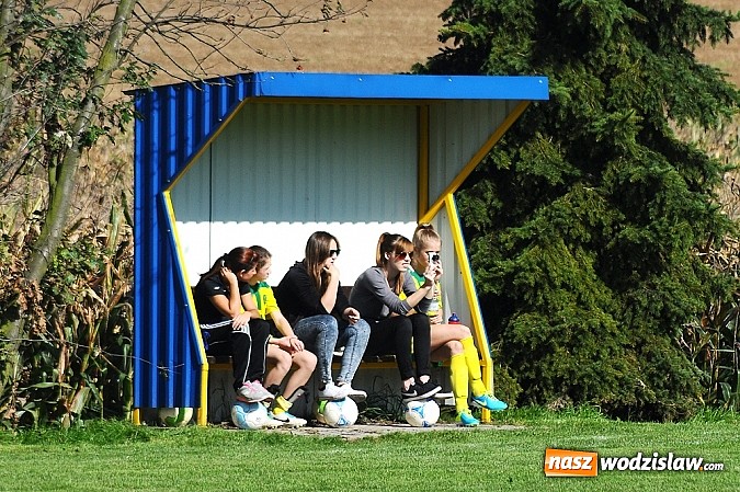 Zdjęcie w galerii na portalu naszwodzislaw.com: Dziewczyny z SWD rozbiły UKS Gamów wiadomości z regionu