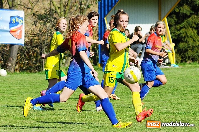 Zdjęcie w galerii na portalu naszwodzislaw.com: Dziewczyny z SWD rozbiły UKS Gamów wiadomości z regionu
