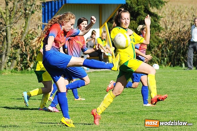 Zdjęcie w galerii na portalu naszwodzislaw.com: Dziewczyny z SWD rozbiły UKS Gamów wiadomości z regionu