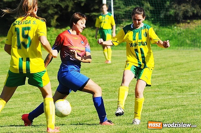 Zdjęcie w galerii na portalu naszwodzislaw.com: Dziewczyny z SWD rozbiły UKS Gamów wiadomości z regionu