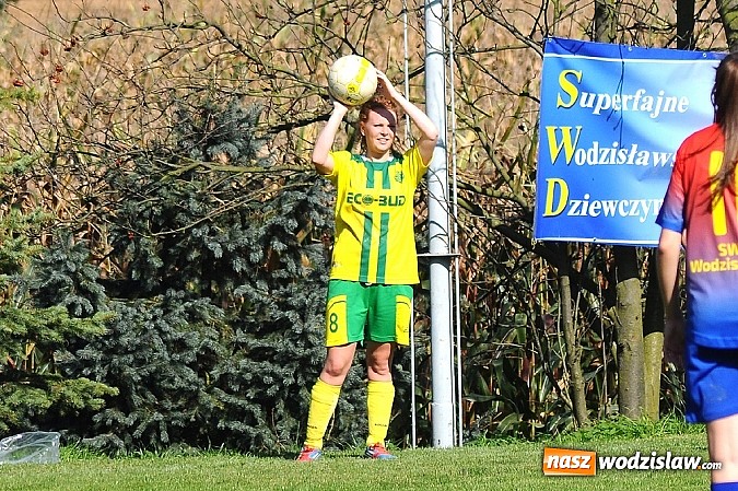 Zdjęcie w galerii na portalu naszwodzislaw.com: Dziewczyny z SWD rozbiły UKS Gamów wiadomości z regionu