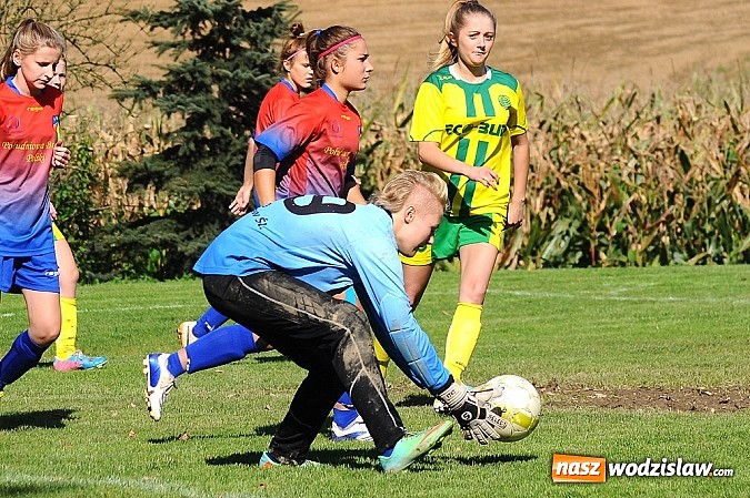 Zdjęcie w galerii na portalu naszwodzislaw.com: Dziewczyny z SWD rozbiły UKS Gamów wiadomości z regionu
