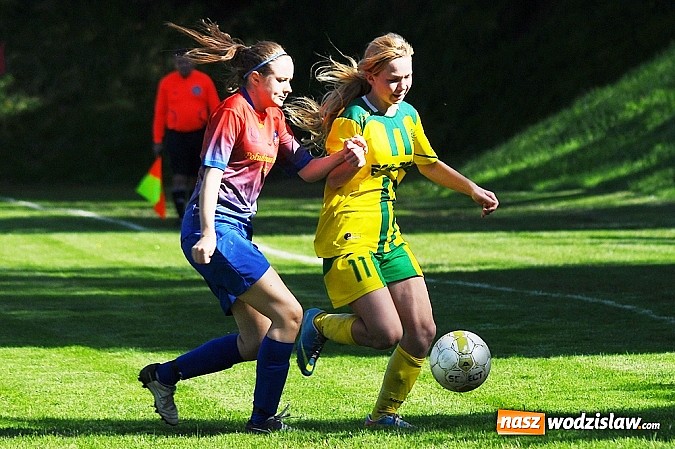 Zdjęcie w galerii na portalu naszwodzislaw.com: Dziewczyny z SWD rozbiły UKS Gamów wiadomości z regionu