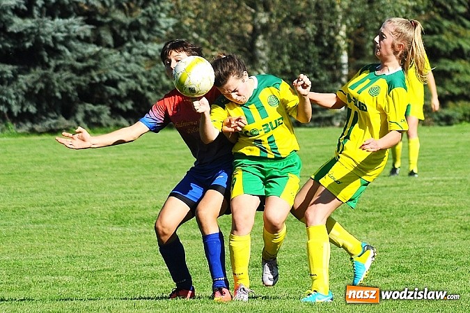 Zdjęcie w galerii na portalu naszwodzislaw.com: Dziewczyny z SWD rozbiły UKS Gamów wiadomości z regionu