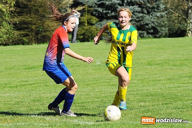 Zdjęcie w galerii na portalu naszwodzislaw.com: Dziewczyny z SWD rozbiły UKS Gamów wiadomości z regionu