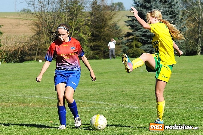 Zdjęcie w galerii na portalu naszwodzislaw.com: Dziewczyny z SWD rozbiły UKS Gamów wiadomości z regionu