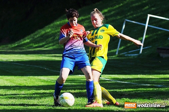 Zdjęcie w galerii na portalu naszwodzislaw.com: Dziewczyny z SWD rozbiły UKS Gamów wiadomości z regionu