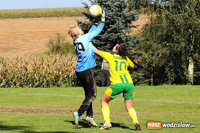 Zdjęcie w galerii na portalu naszwodzislaw.com: Dziewczyny z SWD rozbiły UKS Gamów wiadomości z regionu