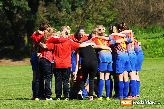Zdjęcie w galerii na portalu naszwodzislaw.com: Dziewczyny z SWD rozbiły UKS Gamów wiadomości z regionu