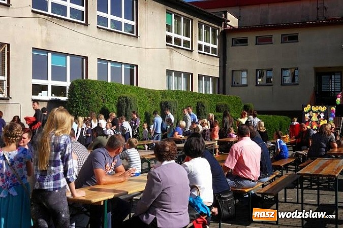 Zdjęcie w galerii na portalu naszwodzislaw.com: Rodzinny festyn w „dwójce”  wiadomości z regionu