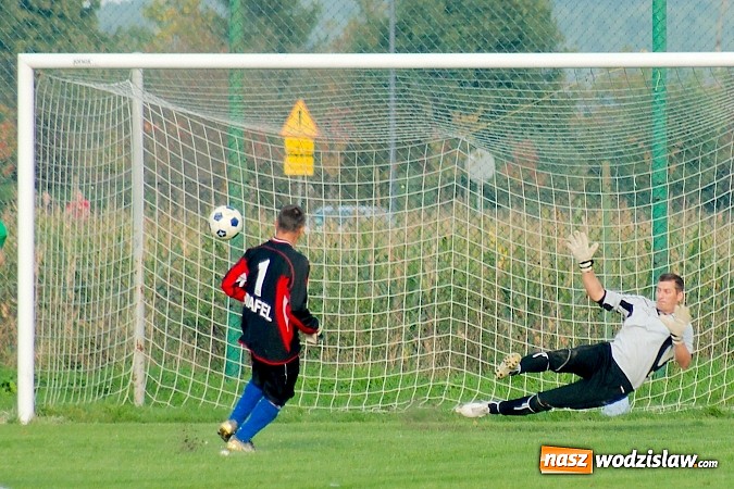 Zdjęcie w galerii na portalu naszwodzislaw.com: B klasa: Olza nie sprostała Wichrowi Płonia wiadomości z regionu