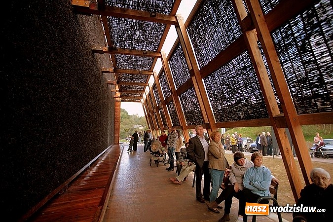 Zdjęcie w galerii na portalu naszwodzislaw.com: Tężnia w Radlinie raczyła dzisiaj gości nie tylko właściwościami zdrowotnymi wiadomości z regionu