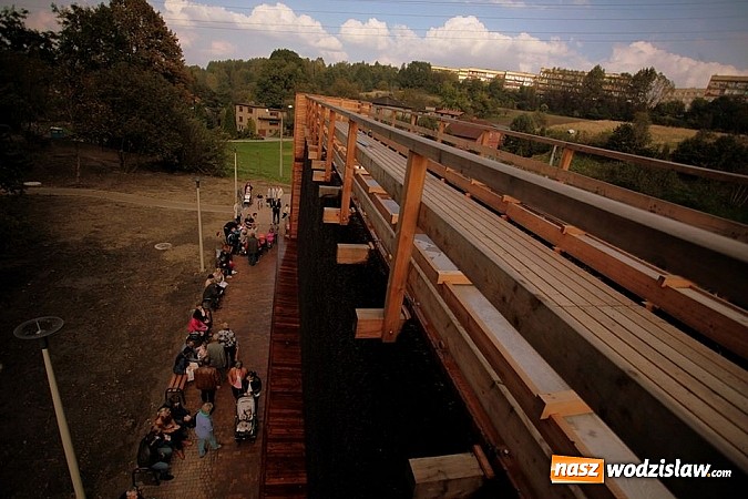 Zdjęcie w galerii na portalu naszwodzislaw.com: Tężnia w Radlinie raczyła dzisiaj gości nie tylko właściwościami zdrowotnymi wiadomości z regionu