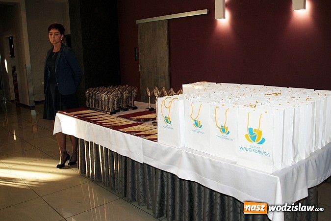 Zdjęcie w galerii na portalu naszwodzislaw.com: Sportowcy i działacze w dziedzinie kultury otrzymali nagrody wiadomości z regionu