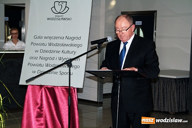Zdjęcie w galerii na portalu naszwodzislaw.com: Sportowcy i działacze w dziedzinie kultury otrzymali nagrody wiadomości z regionu