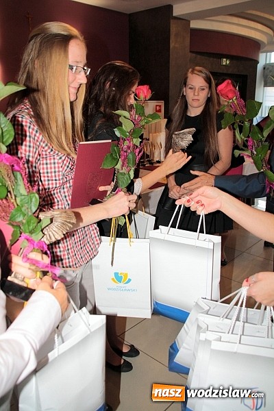 Zdjęcie w galerii na portalu naszwodzislaw.com: Sportowcy i działacze w dziedzinie kultury otrzymali nagrody wiadomości z regionu