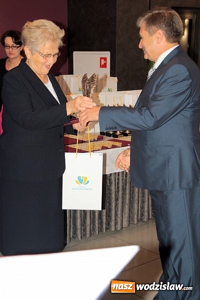 Zdjęcie w galerii na portalu naszwodzislaw.com: Sportowcy i działacze w dziedzinie kultury otrzymali nagrody wiadomości z regionu