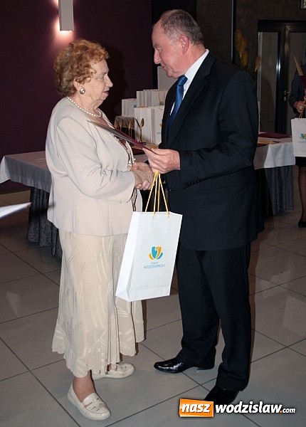 Zdjęcie w galerii na portalu naszwodzislaw.com: Sportowcy i działacze w dziedzinie kultury otrzymali nagrody wiadomości z regionu