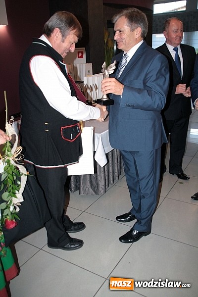 Zdjęcie w galerii na portalu naszwodzislaw.com: Sportowcy i działacze w dziedzinie kultury otrzymali nagrody wiadomości z regionu
