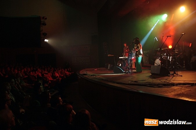 Zdjęcie w galerii na portalu naszwodzislaw.com: Ania Rusowicz wystąpiła w WCK. Na koncercie pojawiła się Elżbieta Bieńkowska wiadomości z regionu