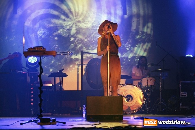 Zdjęcie w galerii na portalu naszwodzislaw.com: Ania Rusowicz wystąpiła w WCK. Na koncercie pojawiła się Elżbieta Bieńkowska wiadomości z regionu