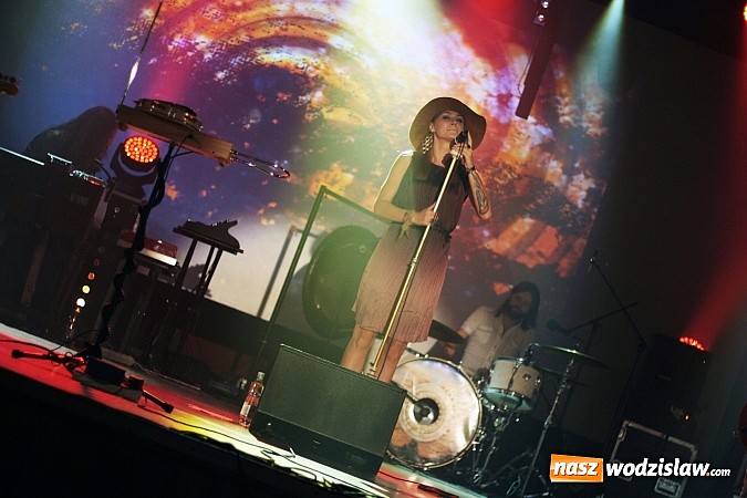 Zdjęcie w galerii na portalu naszwodzislaw.com: Ania Rusowicz wystąpiła w WCK. Na koncercie pojawiła się Elżbieta Bieńkowska wiadomości z regionu