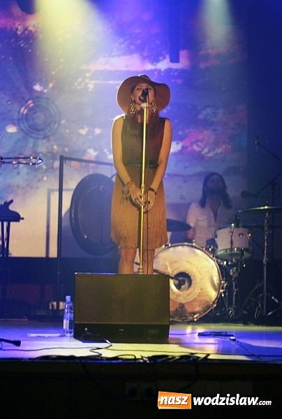 Zdjęcie w galerii na portalu naszwodzislaw.com: Ania Rusowicz wystąpiła w WCK. Na koncercie pojawiła się Elżbieta Bieńkowska wiadomości z regionu