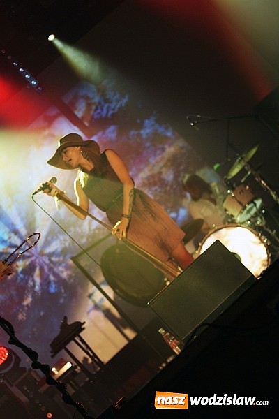 Zdjęcie w galerii na portalu naszwodzislaw.com: Ania Rusowicz wystąpiła w WCK. Na koncercie pojawiła się Elżbieta Bieńkowska wiadomości z regionu