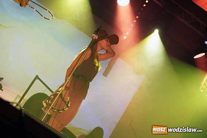 Zdjęcie w galerii na portalu naszwodzislaw.com: Ania Rusowicz wystąpiła w WCK. Na koncercie pojawiła się Elżbieta Bieńkowska wiadomości z regionu