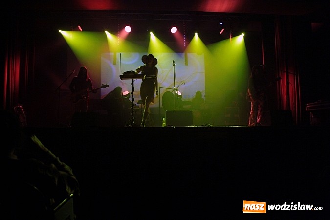 Zdjęcie w galerii na portalu naszwodzislaw.com: Ania Rusowicz wystąpiła w WCK. Na koncercie pojawiła się Elżbieta Bieńkowska wiadomości z regionu