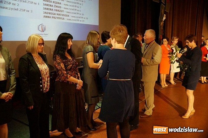 Zdjęcie w galerii na portalu naszwodzislaw.com: Dzień Edukacji Narodowej wiadomości z regionu