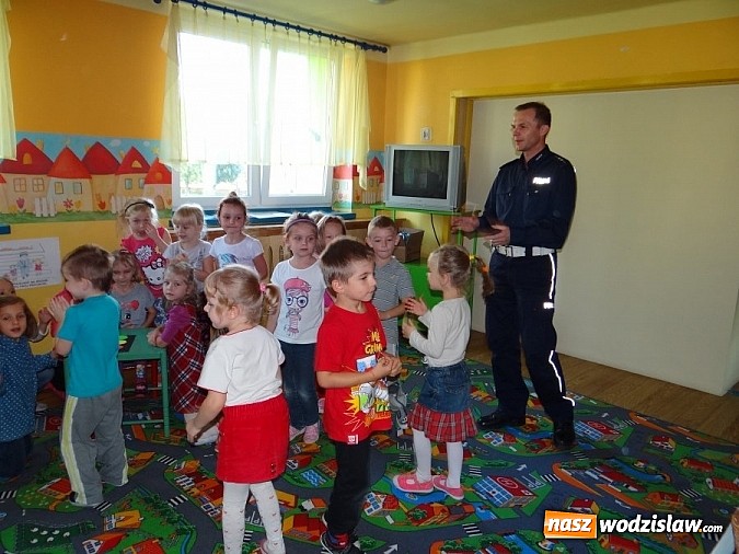 Zdjęcie w galerii na portalu naszwodzislaw.com: Przedszkolak vs Pierwszoklasista wiadomości z regionu