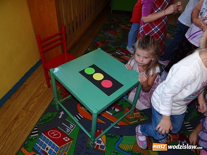 Zdjęcie w galerii na portalu naszwodzislaw.com: Przedszkolak vs Pierwszoklasista wiadomości z regionu