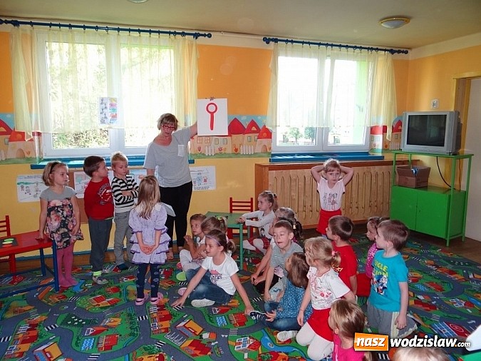 Zdjęcie w galerii na portalu naszwodzislaw.com: Przedszkolak vs Pierwszoklasista wiadomości z regionu