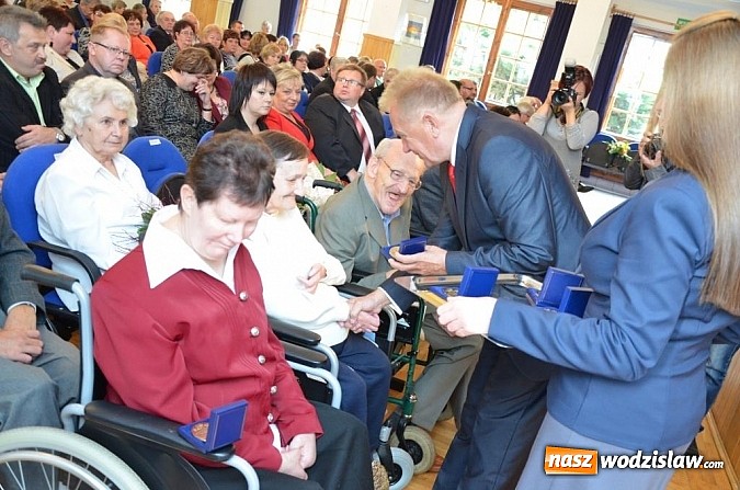Zdjęcie w galerii na portalu naszwodzislaw.com: Wojewoda Piotr Litwa nominowany do Ice Bucket Challenge na XX lecie DPS w Gorzycach! wiadomości z regionu
