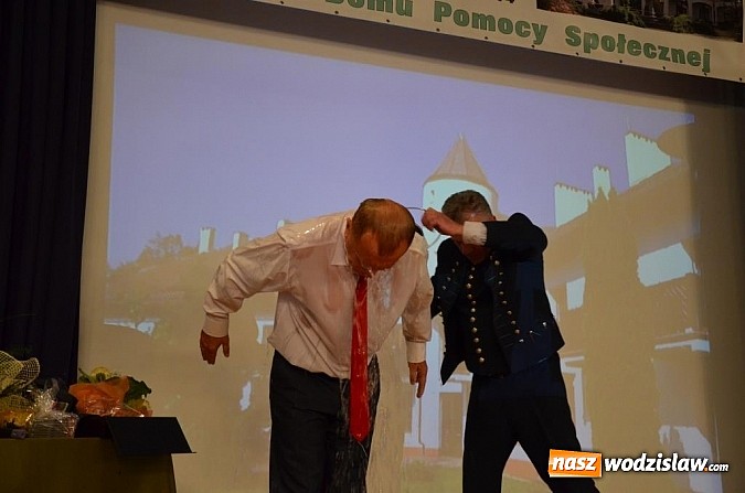 Zdjęcie w galerii na portalu naszwodzislaw.com: Wojewoda Piotr Litwa nominowany do Ice Bucket Challenge na XX lecie DPS w Gorzycach! wiadomości z regionu