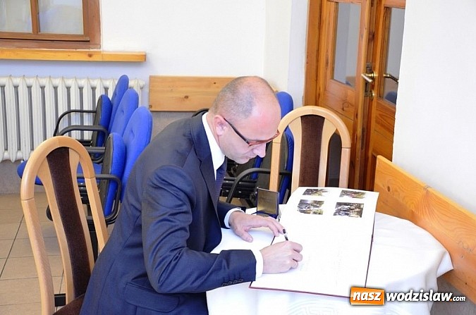 Zdjęcie w galerii na portalu naszwodzislaw.com: Wojewoda Piotr Litwa nominowany do Ice Bucket Challenge na XX lecie DPS w Gorzycach! wiadomości z regionu