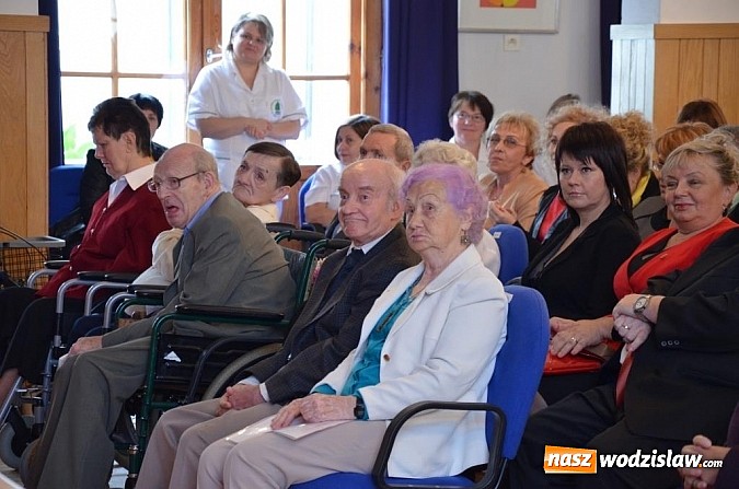Zdjęcie w galerii na portalu naszwodzislaw.com: Wojewoda Piotr Litwa nominowany do Ice Bucket Challenge na XX lecie DPS w Gorzycach! wiadomości z regionu