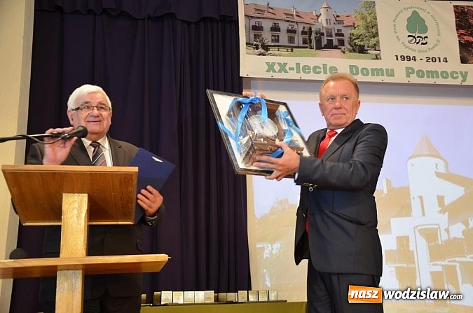 Zdjęcie w galerii na portalu naszwodzislaw.com: Wojewoda Piotr Litwa nominowany do Ice Bucket Challenge na XX lecie DPS w Gorzycach! wiadomości z regionu