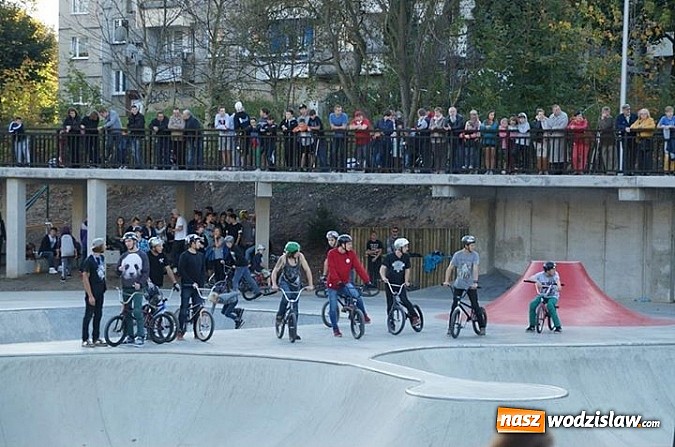 Zdjęcie w galerii na portalu naszwodzislaw.com: Tego jeszcze u nas nie było! NIGHT JAM na otwarcie skateparku wiadomości z regionu