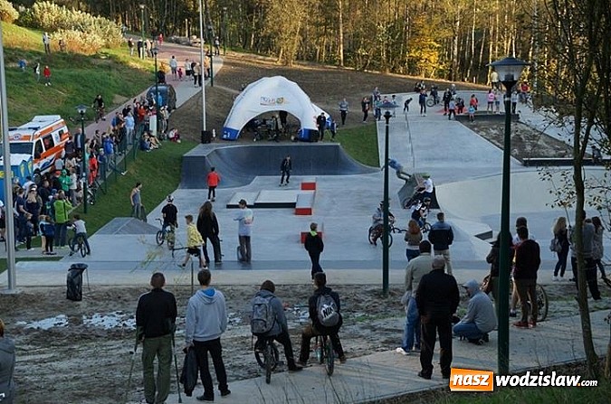 Zdjęcie w galerii na portalu naszwodzislaw.com: Tego jeszcze u nas nie było! NIGHT JAM na otwarcie skateparku wiadomości z regionu