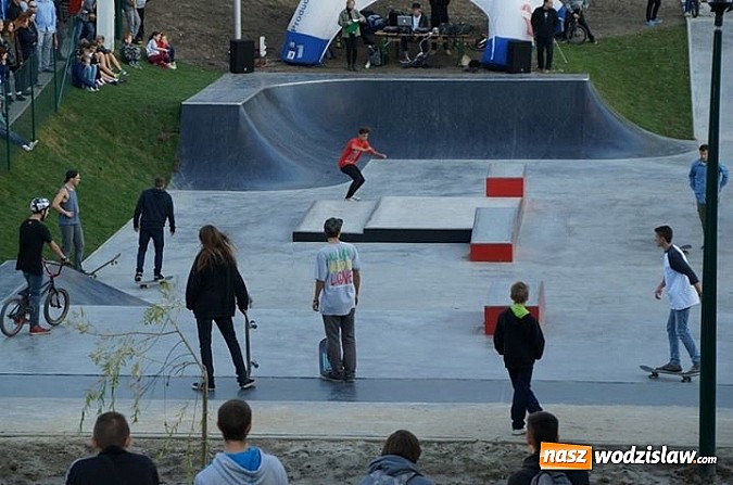 Zdjęcie w galerii na portalu naszwodzislaw.com: Tego jeszcze u nas nie było! NIGHT JAM na otwarcie skateparku wiadomości z regionu