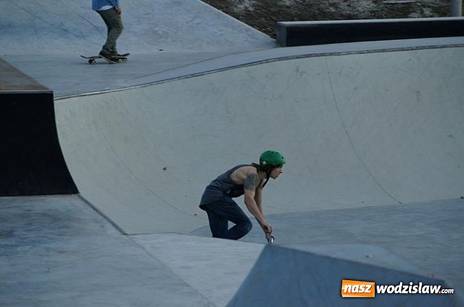 Zdjęcie w galerii na portalu naszwodzislaw.com: Tego jeszcze u nas nie było! NIGHT JAM na otwarcie skateparku wiadomości z regionu