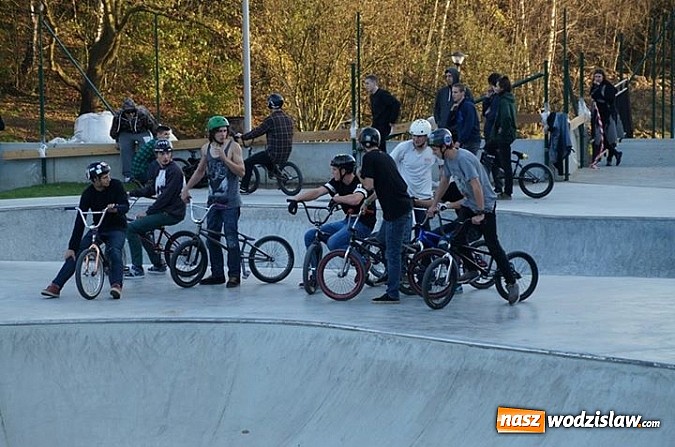 Zdjęcie w galerii na portalu naszwodzislaw.com: Tego jeszcze u nas nie było! NIGHT JAM na otwarcie skateparku wiadomości z regionu